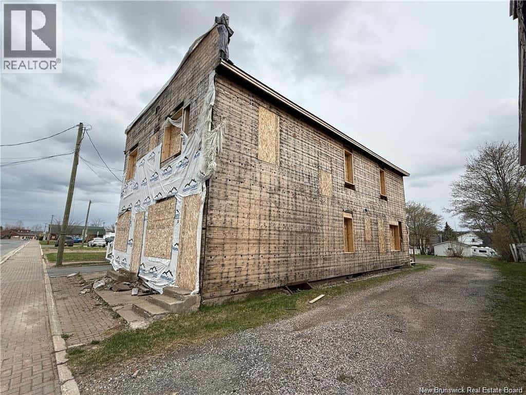 244-250 St George — Bathurst, New Brunswick - Photo 2 of 9