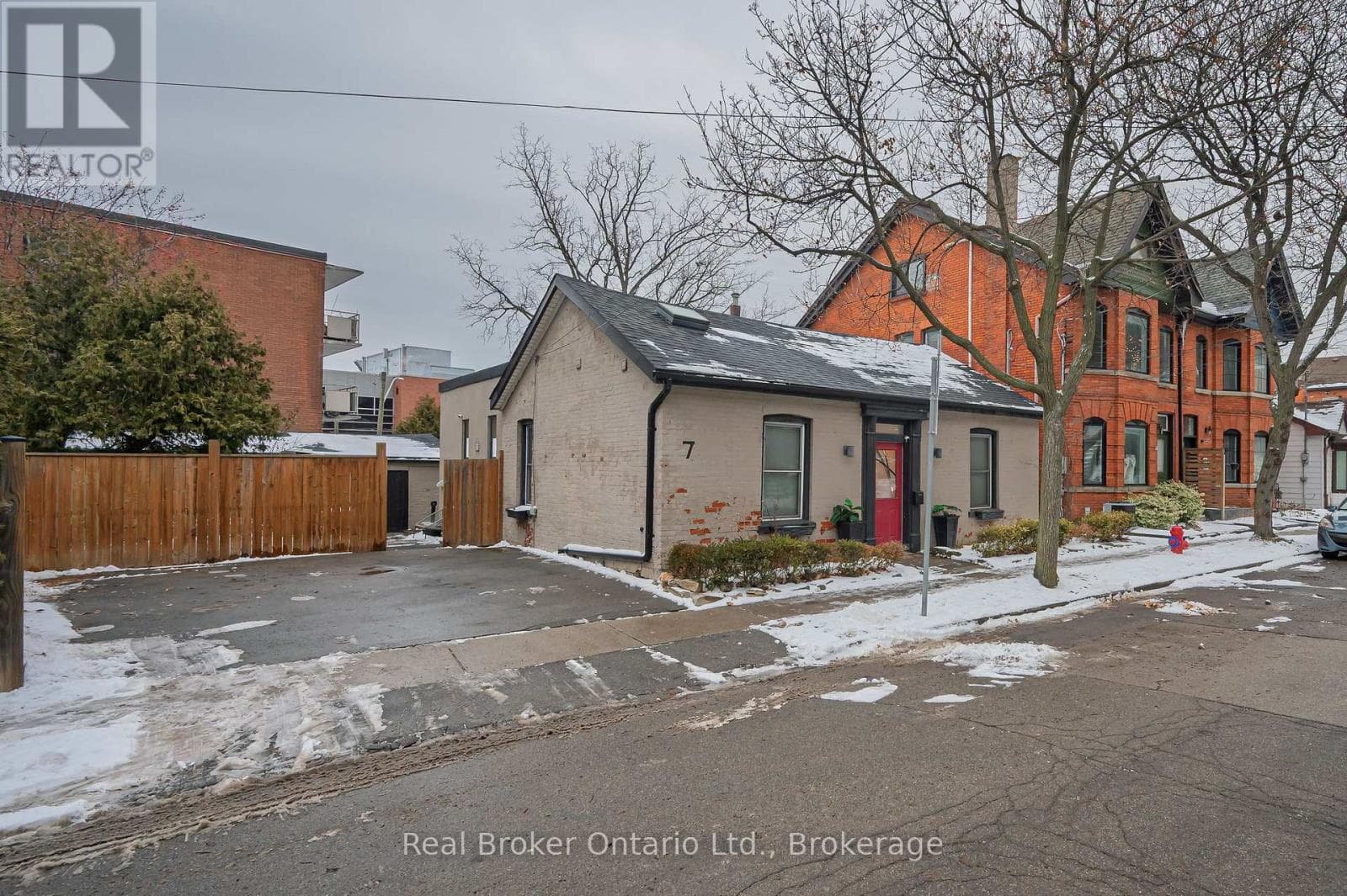 7 FOSTER STREET — Hamilton (Corktown), Ontario - Main photo