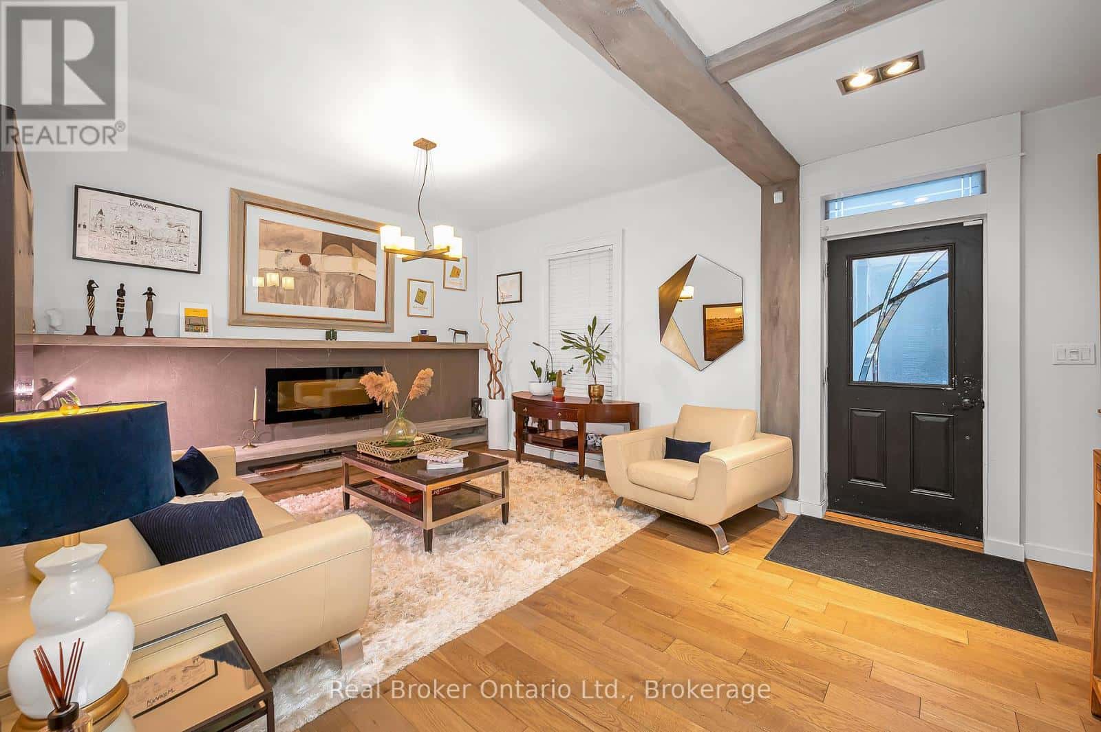 7 FOSTER STREET — Hamilton (Corktown), Ontario - Photo 3 of 31