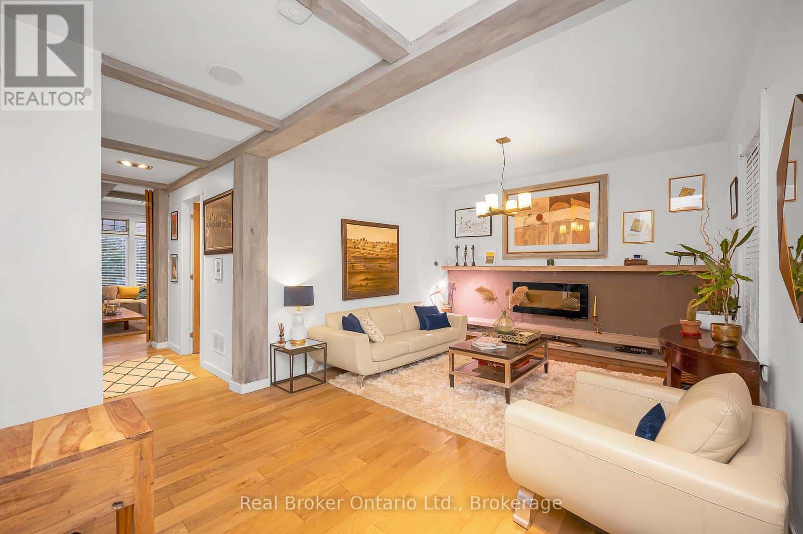 7 FOSTER STREET — Hamilton (Corktown), Ontario - Photo 4 of 31