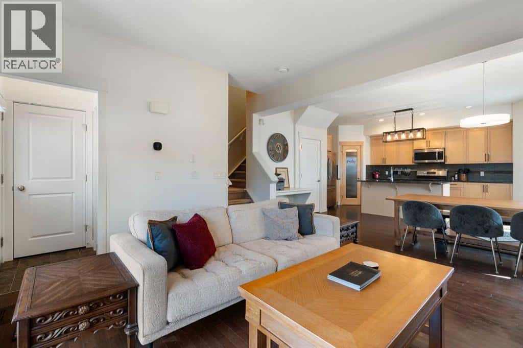 2, 4709 17 Avenue NW — Calgary, Alberta - Photo 2 of 43