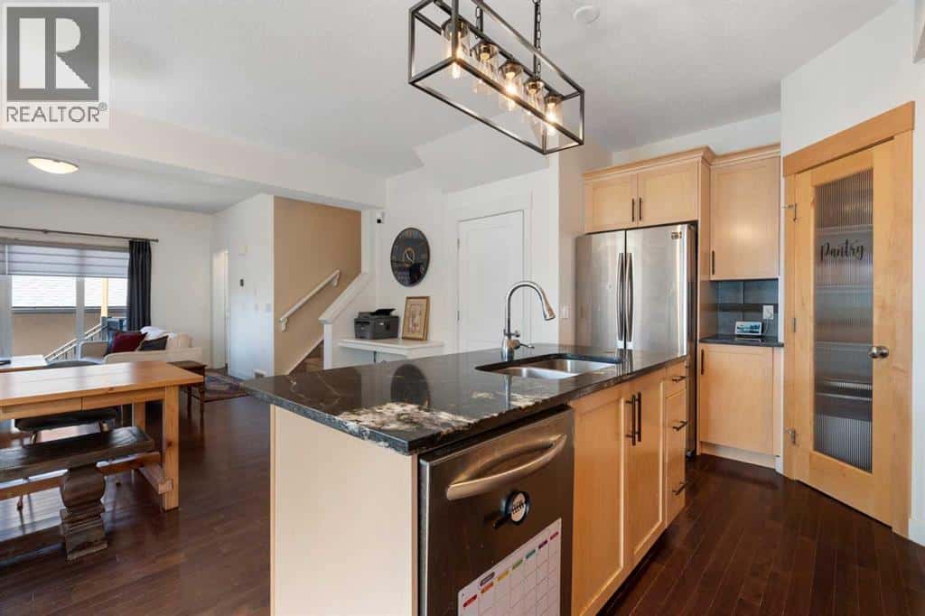 2, 4709 17 Avenue NW — Calgary, Alberta - Photo 3 of 43