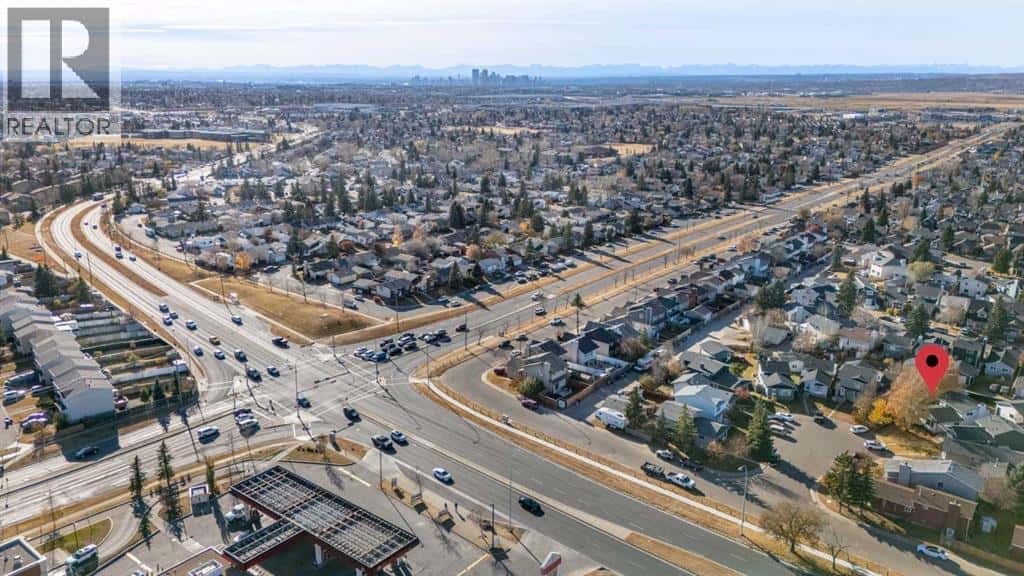 13 Martingrove Court NE — Calgary, Alberta - Photo 5 of 50