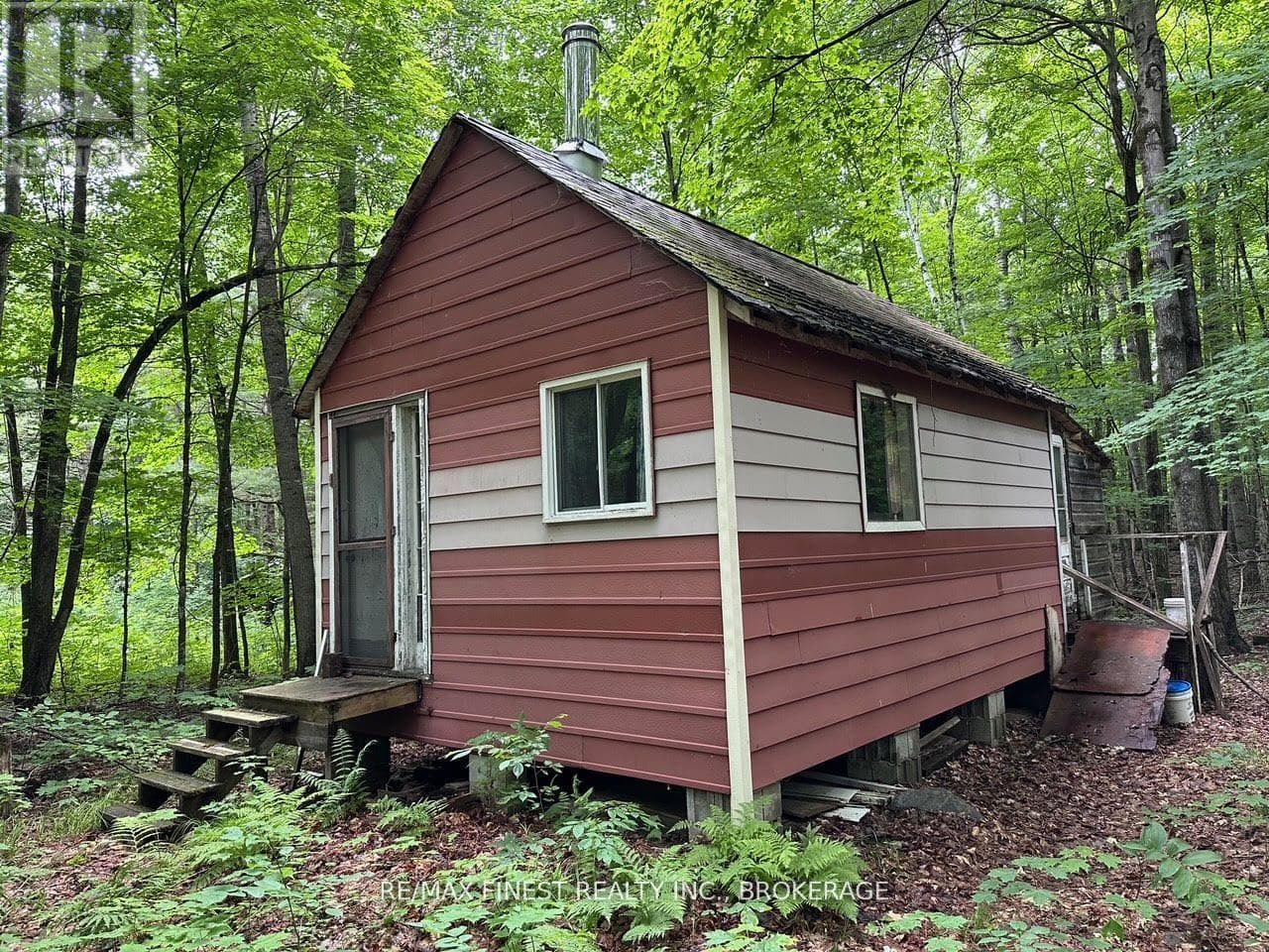 1042 ST PIERRE ROAD — Frontenac (Frontenac North), Ontario - Main photo