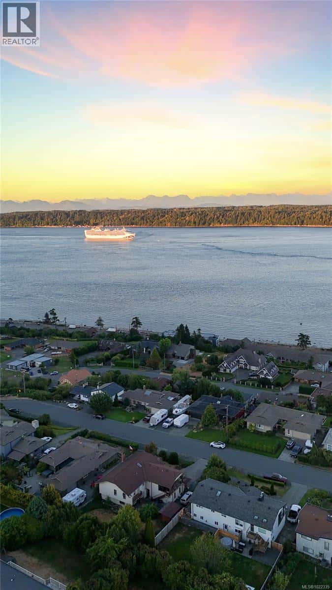 604 Galerno Rd — Campbell River, British Columbia - Photo 2 of 64