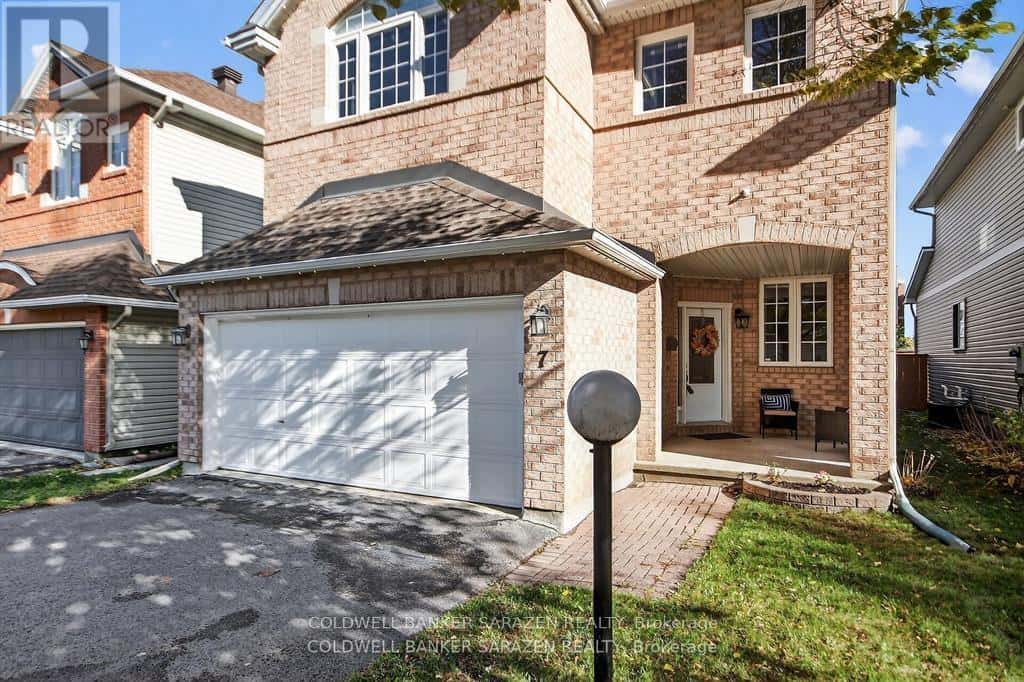 7 WHITECHAPEL CRESCENT — Ottawa, Ontario - Photo 4 of 48