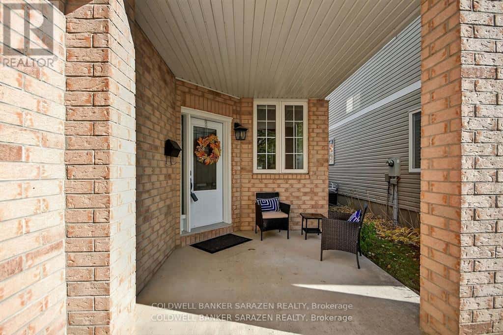 7 WHITECHAPEL CRESCENT — Ottawa, Ontario - Photo 5 of 48