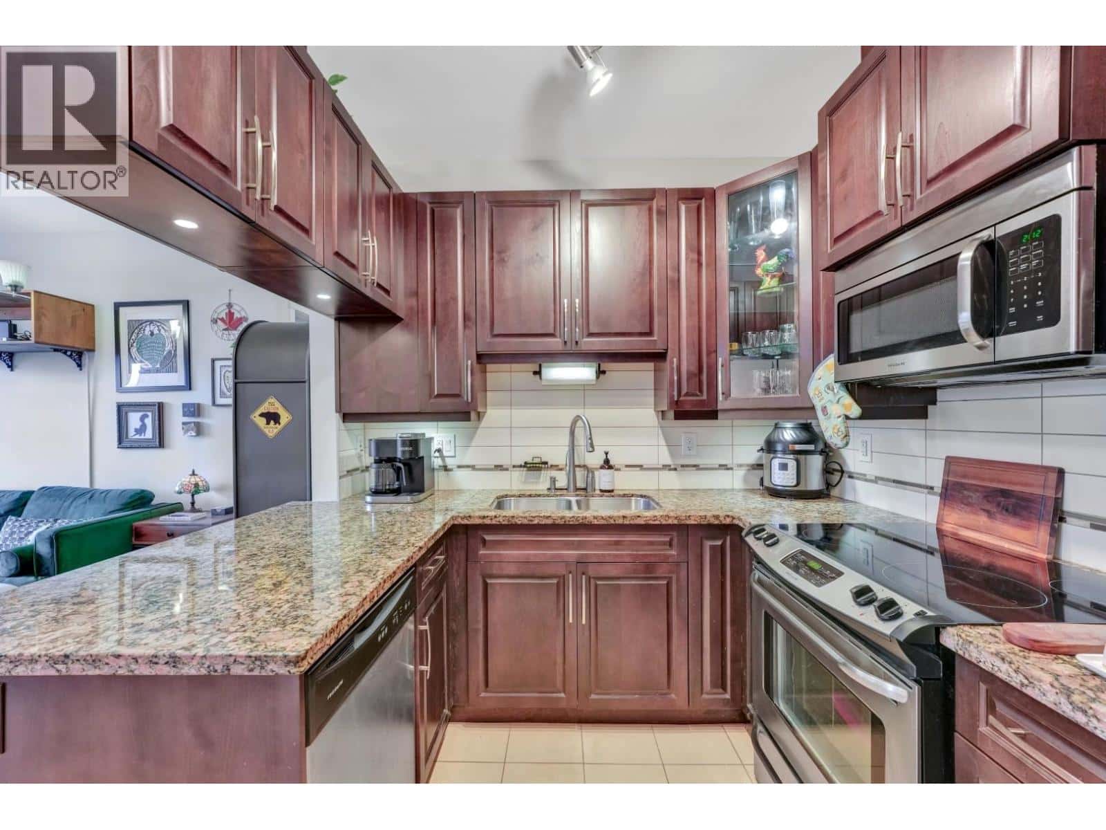 411 12525 190A STREET — Pitt Meadows, British Columbia - Photo 2 of 21