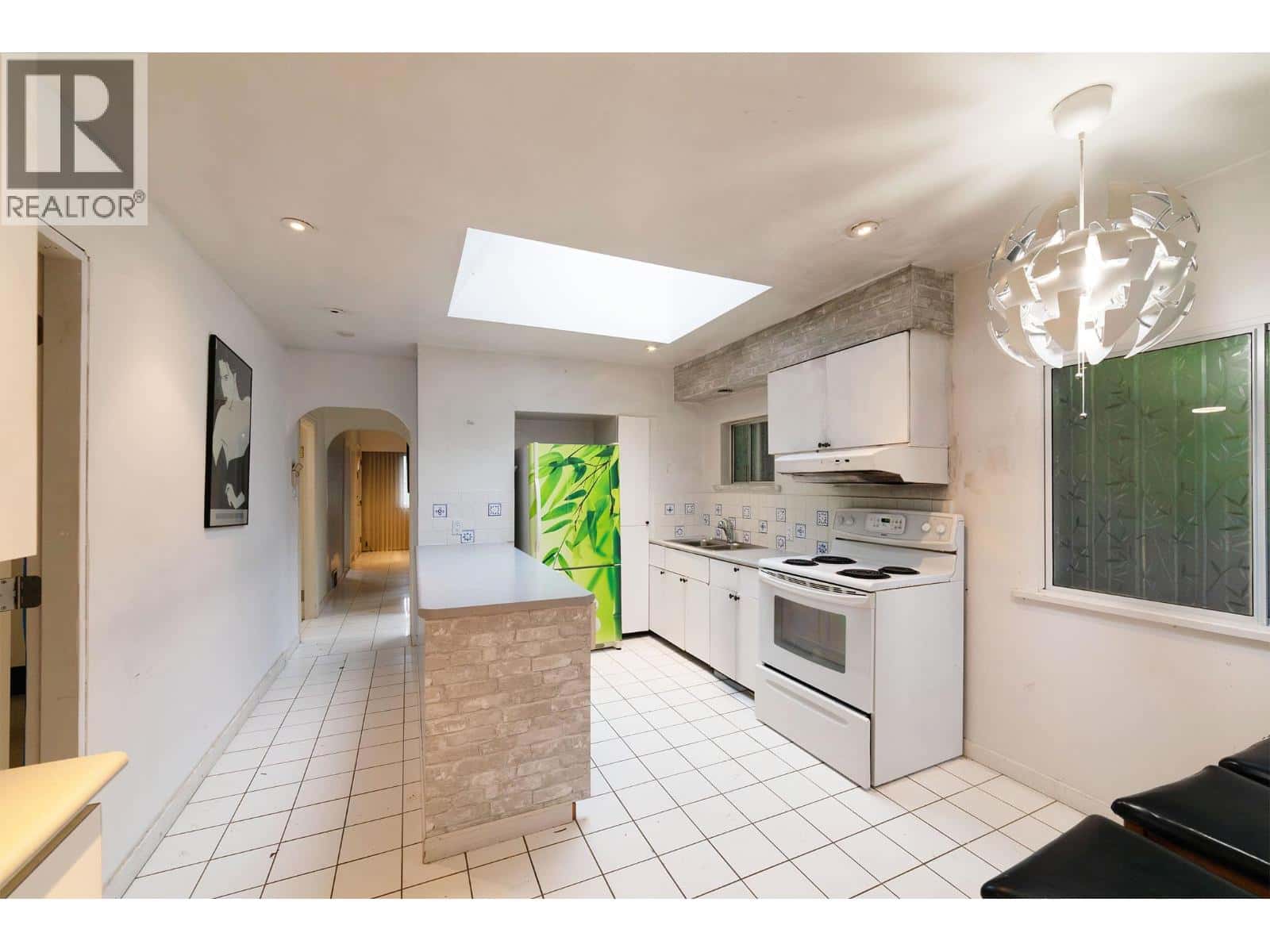 8236 HAIG STREET — Vancouver, British Columbia - Photo 2 of 9