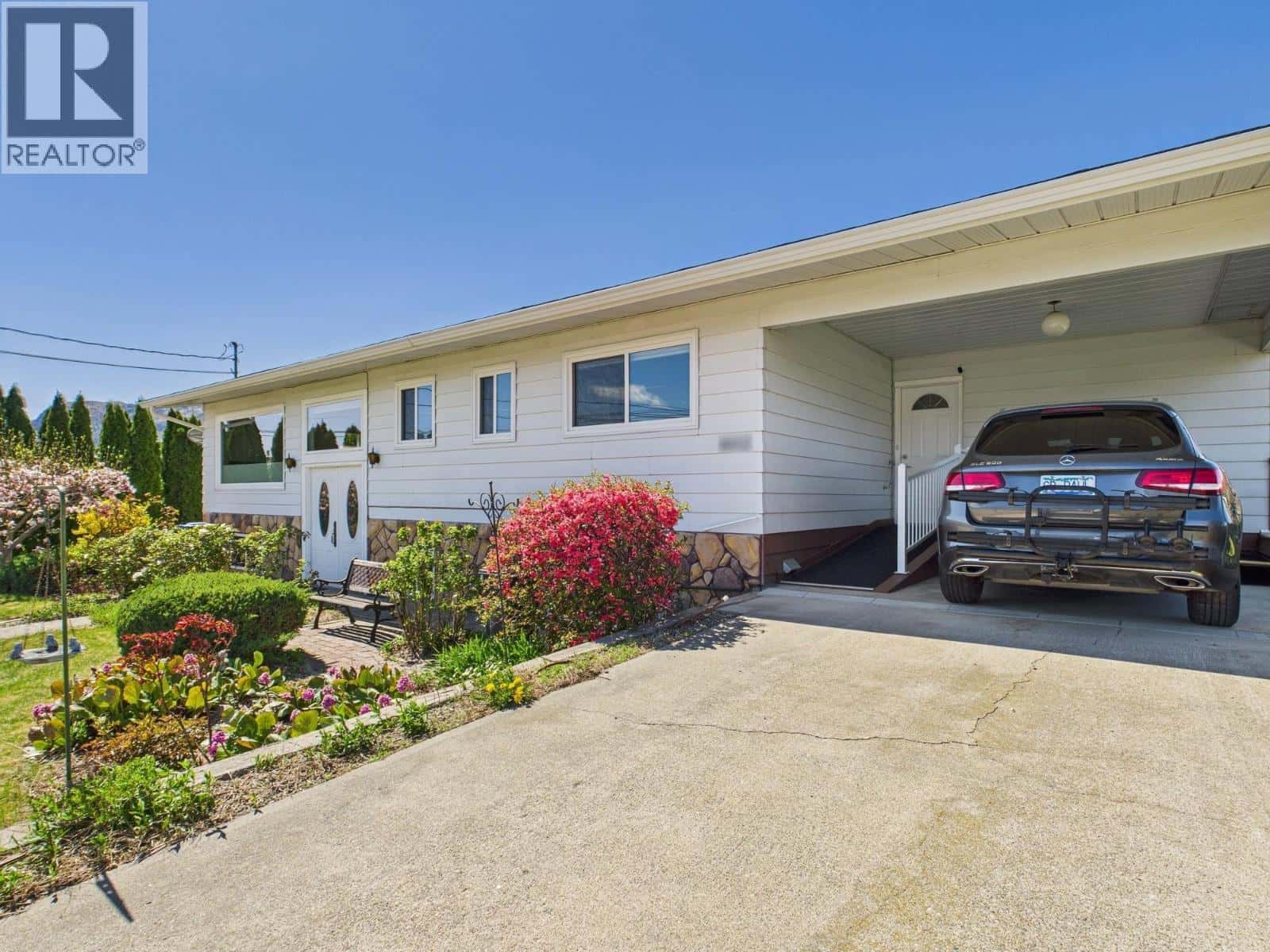 6012 107th Street — Osoyoos, British Columbia - Photo 3 of 50