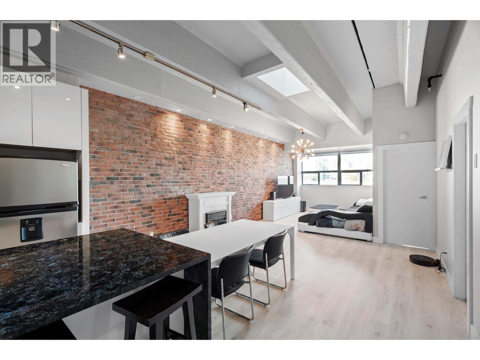 622 615 BELMONT STREET — New Westminster, British Columbia - Photo 5 of 25