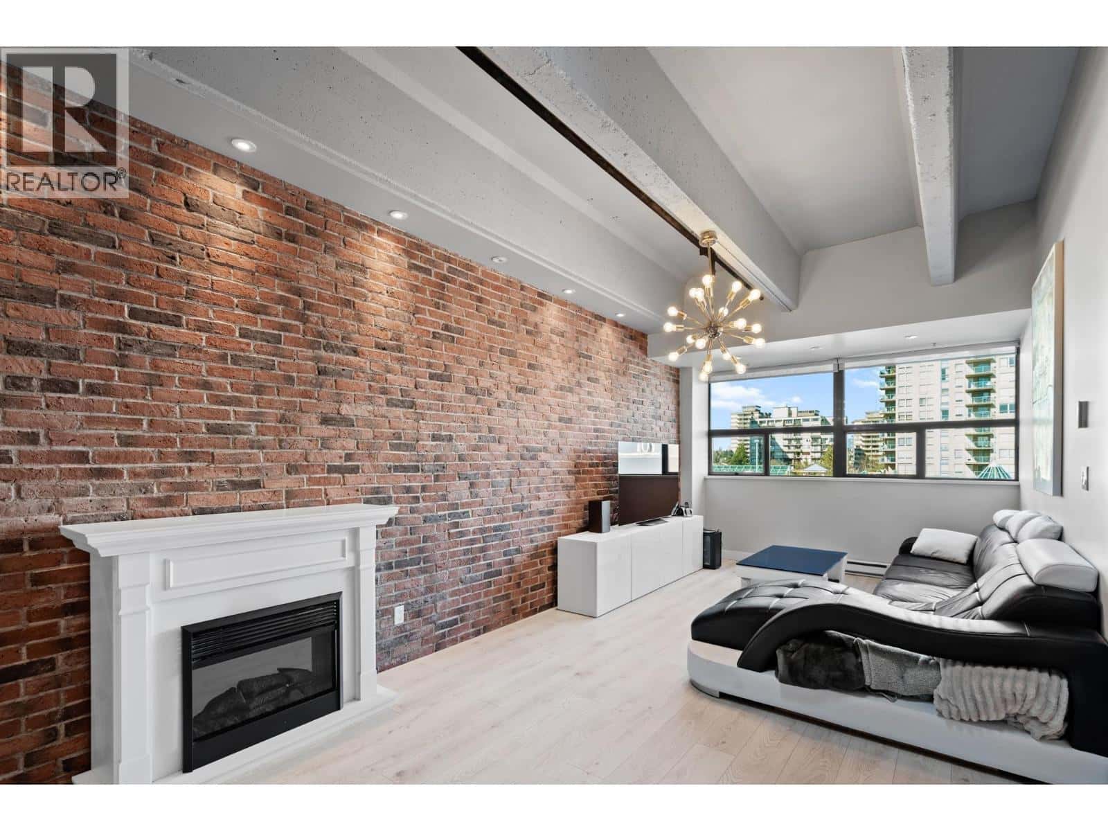 622 615 BELMONT STREET — New Westminster, British Columbia - Photo 4 of 25