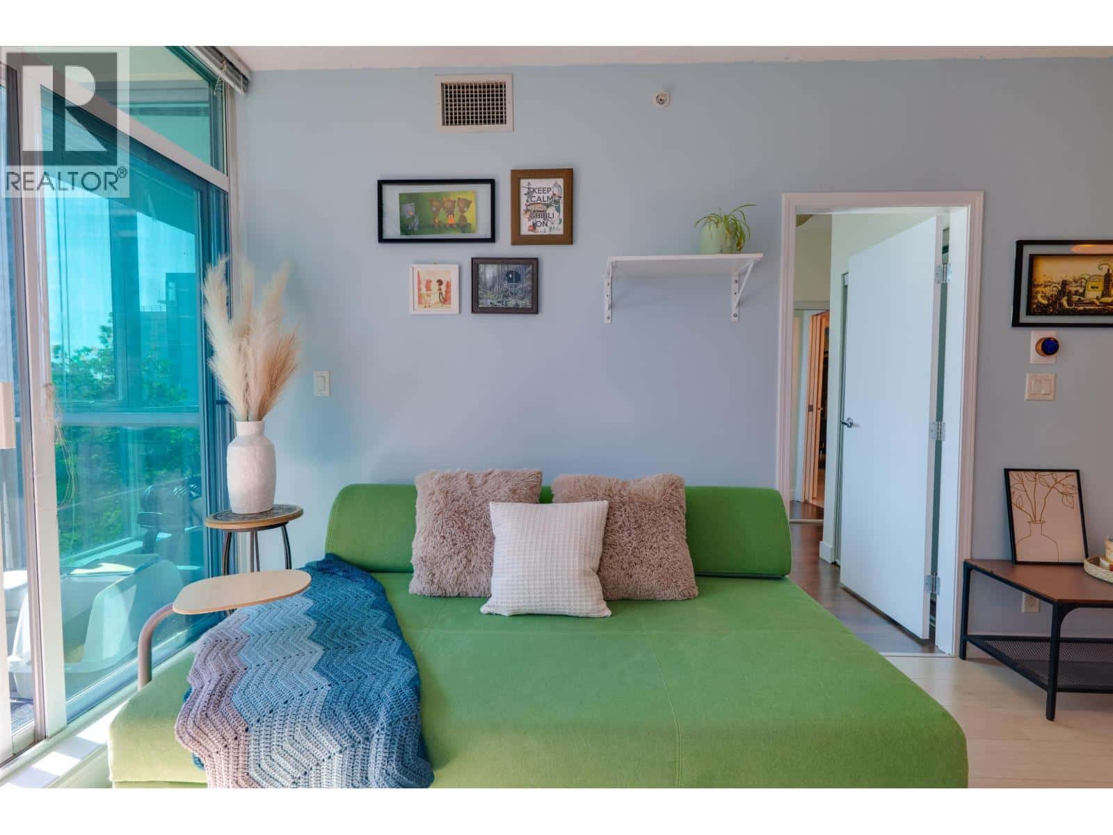 508 168 EAST ESPLANADE — North Vancouver, British Columbia - Photo 5 of 27