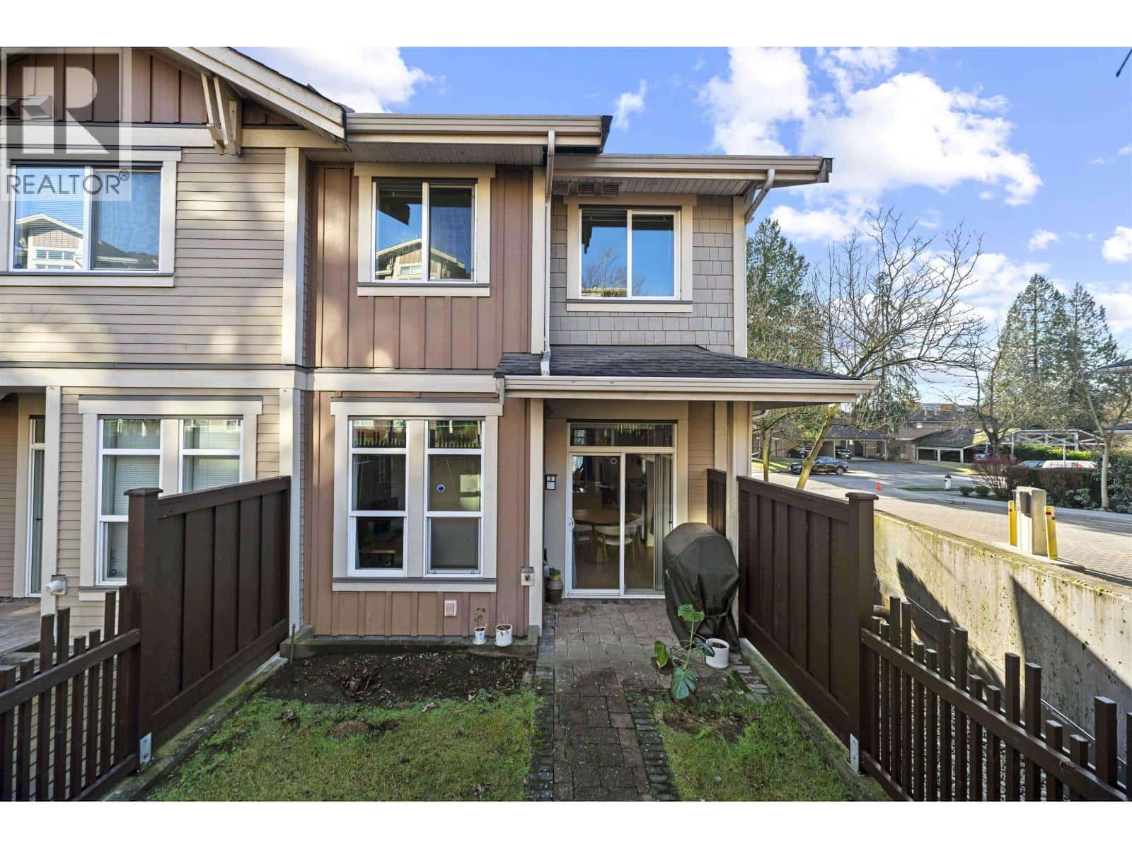 15 5771 IRMIN STREET — Burnaby, British Columbia - Photo 2 of 32