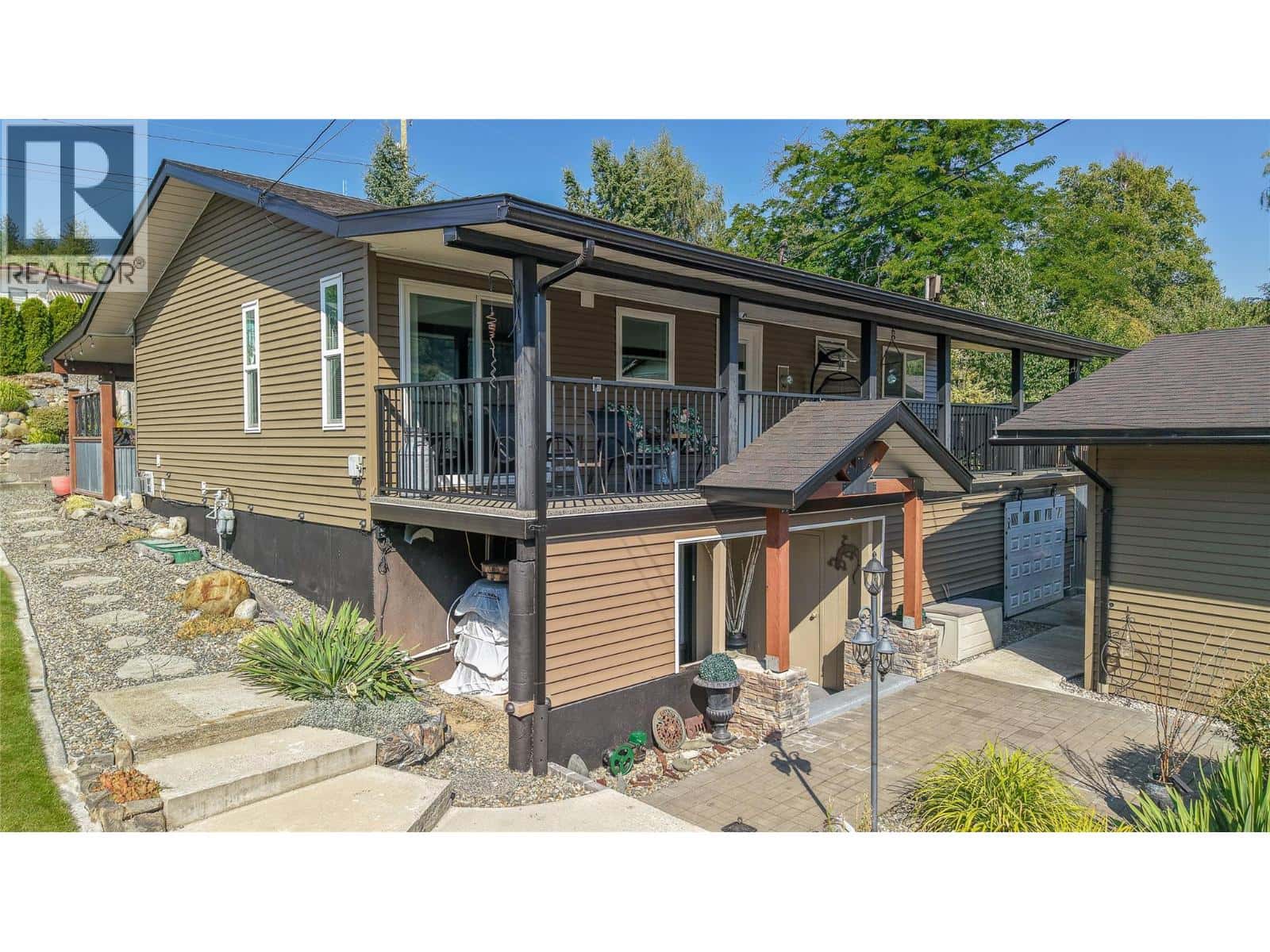 430 3RD Avenue — Trail, British Columbia - Photo 2 of 69