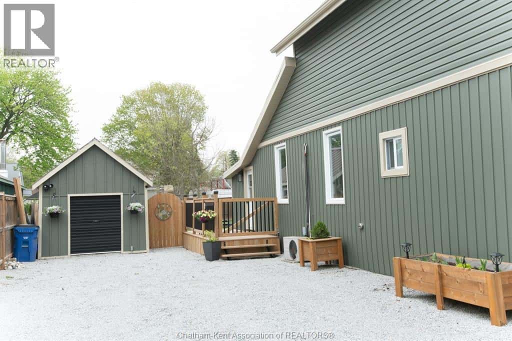 66 VICTORIA STREET — Thamesville, Ontario - Photo 2 of 37