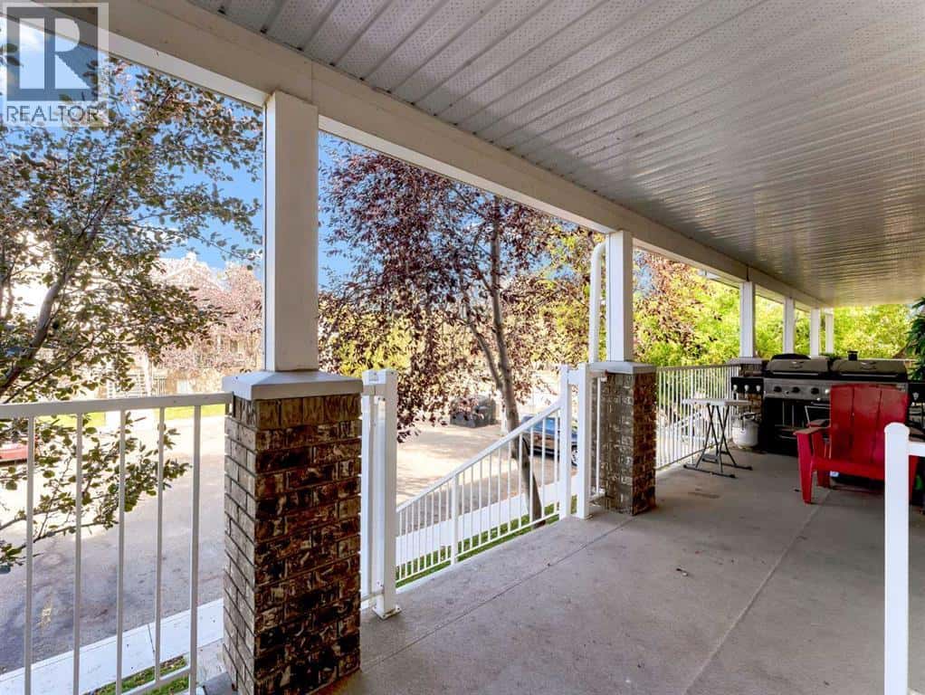 425 Washington Way SE — Medicine Hat, Alberta - Photo 4 of 33