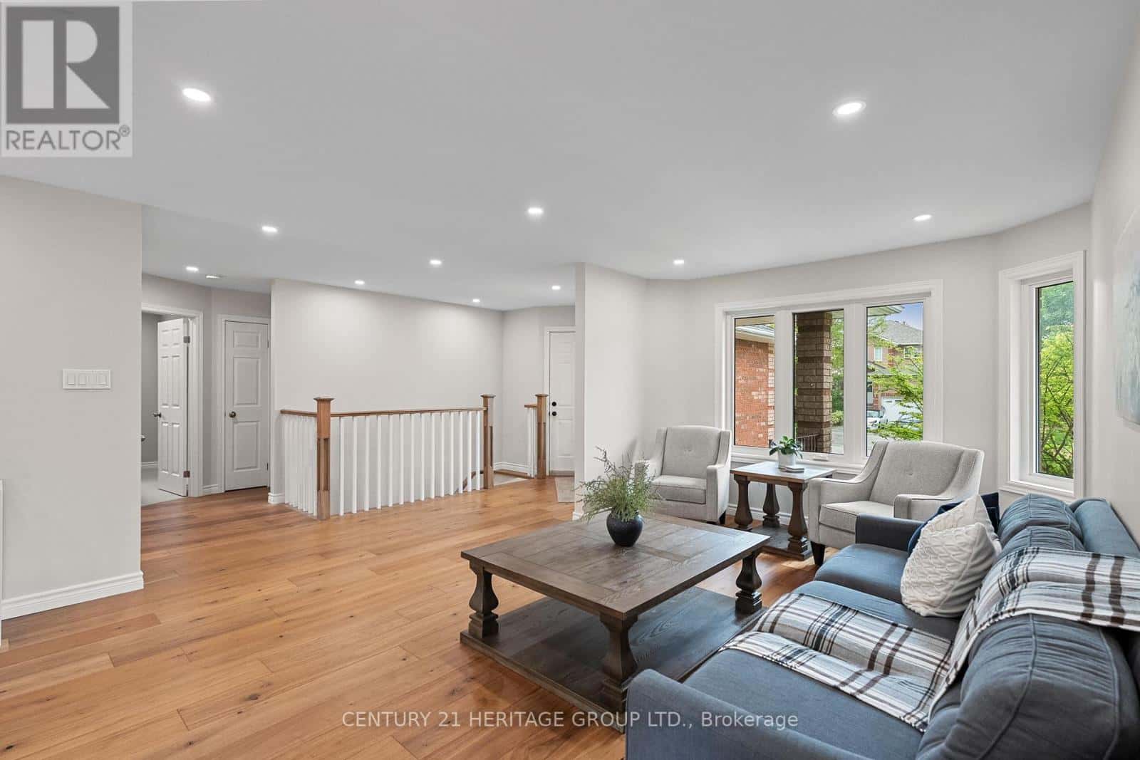 31 FOX RUN LANE — Bradford West Gwillimbury (Bradford), Ontario - Photo 2 of 37