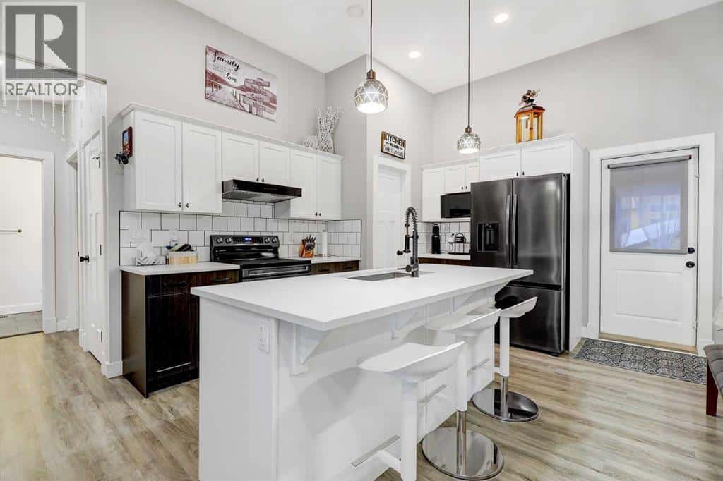 11414 106 Avenue — Grande Prairie, Alberta - Photo 2 of 36