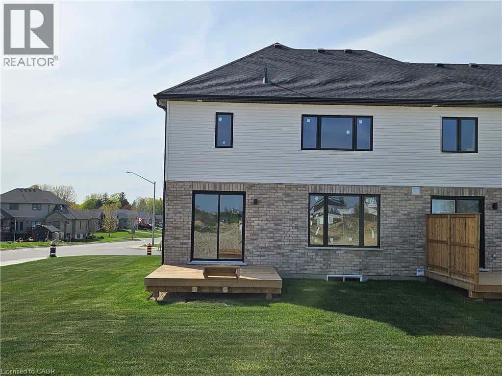 40 ANNE Street W — Harriston, Ontario - Photo 4 of 8