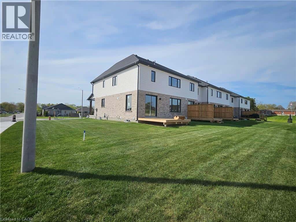 40 ANNE Street W — Harriston, Ontario - Photo 5 of 8