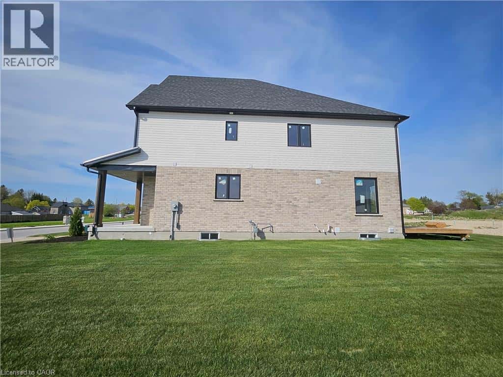 40 ANNE Street W — Harriston, Ontario - Photo 3 of 8