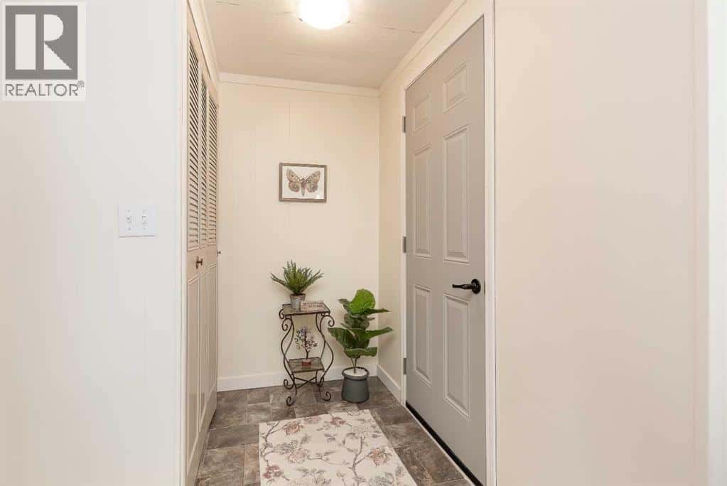 101 6 Avenue NE — Milk River, Alberta - Photo 2 of 28