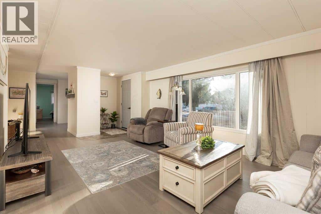 101 6 Avenue NE — Milk River, Alberta - Photo 5 of 28