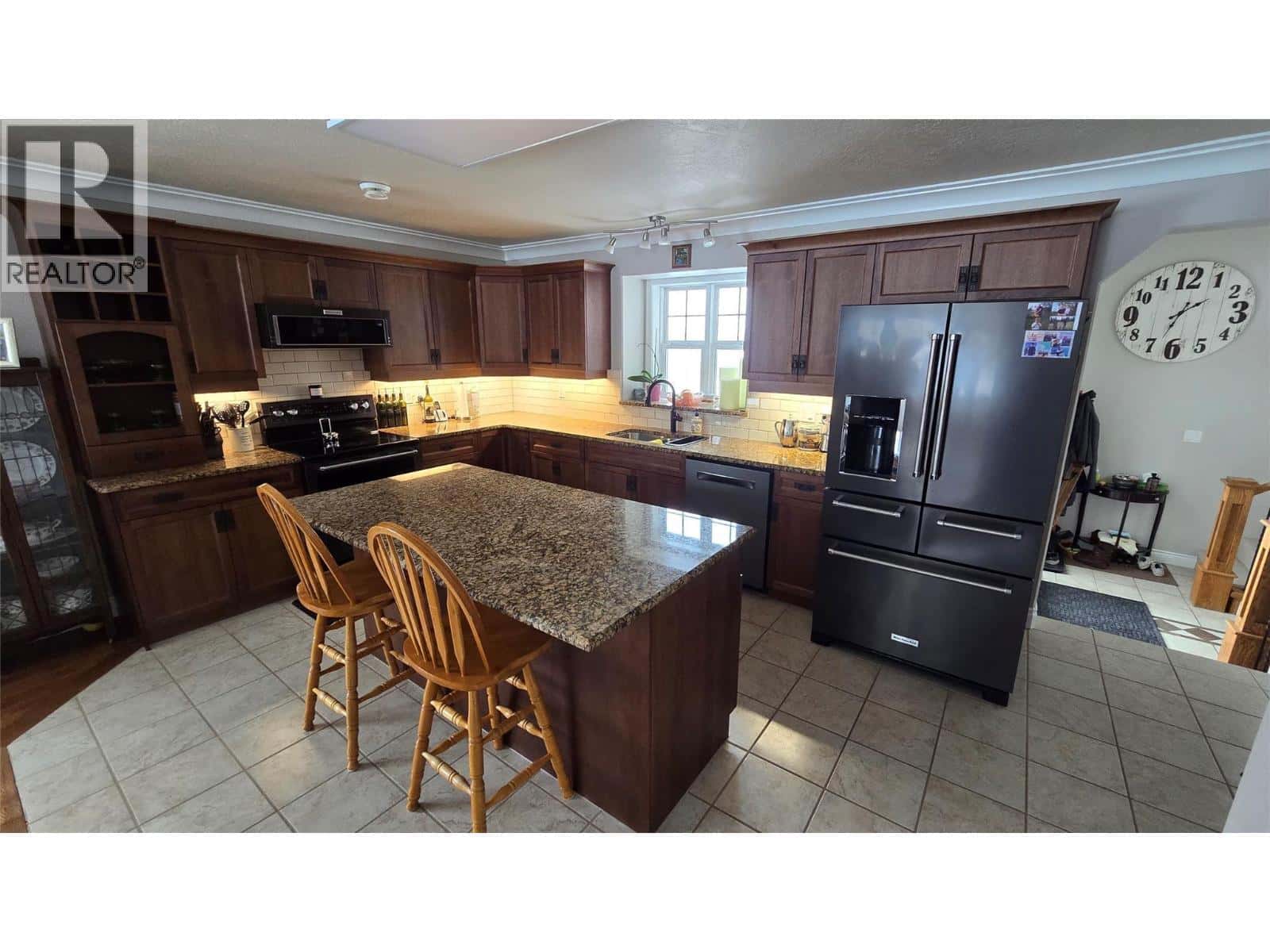 1820 110 Avenue — Dawson Creek, British Columbia - Photo 3 of 26