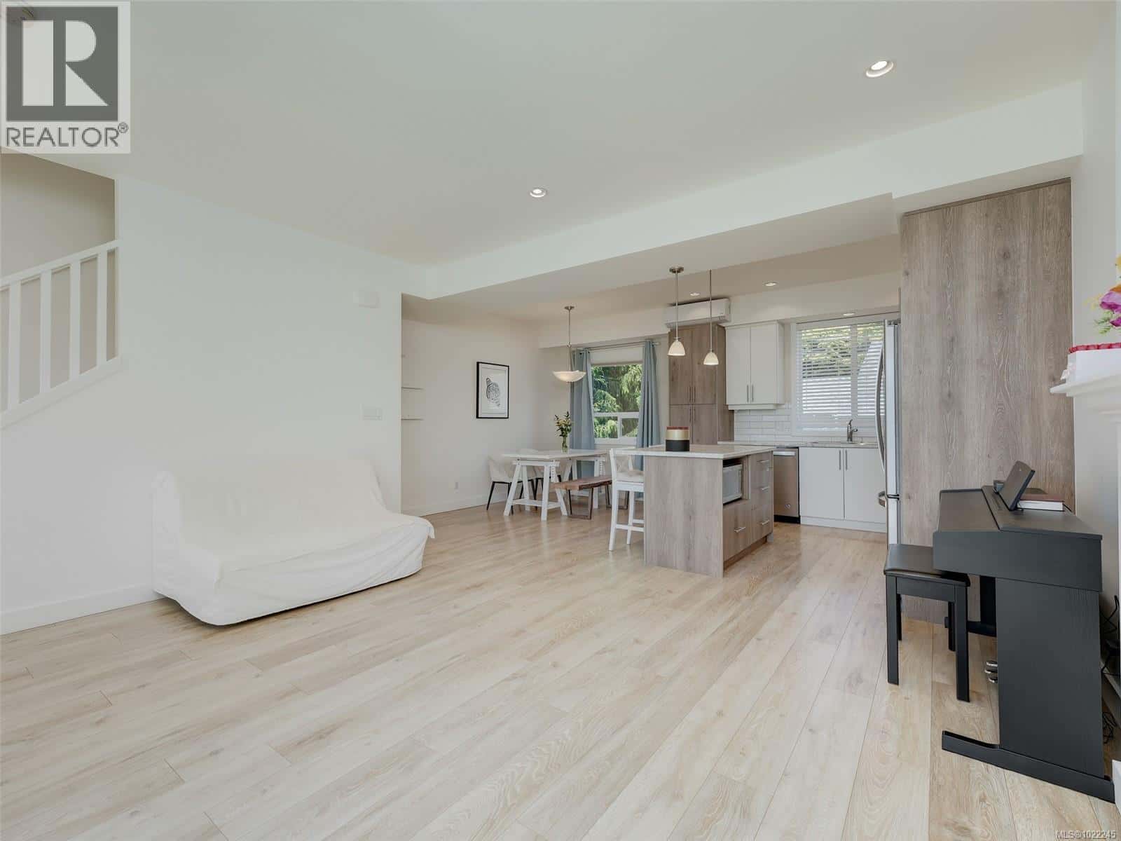 6536 Lanark Rd — Sooke, British Columbia - Photo 4 of 34