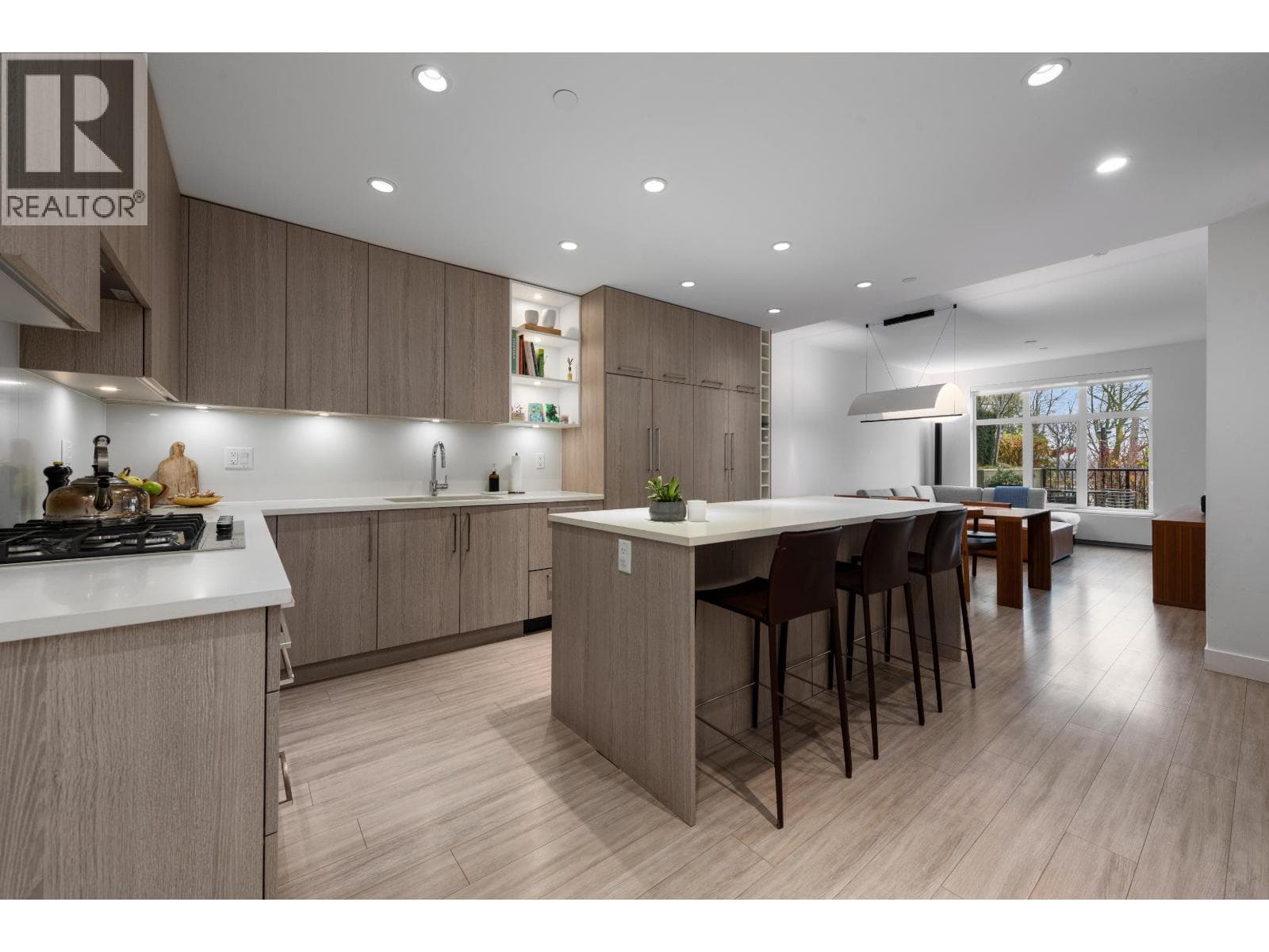 110 733 E 3RD STREET — North Vancouver, British Columbia - Main photo