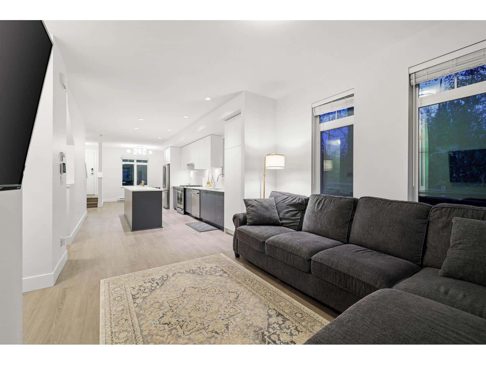 51 2070 OAK MEADOWS DRIVE — Surrey, British Columbia - Photo 3 of 36