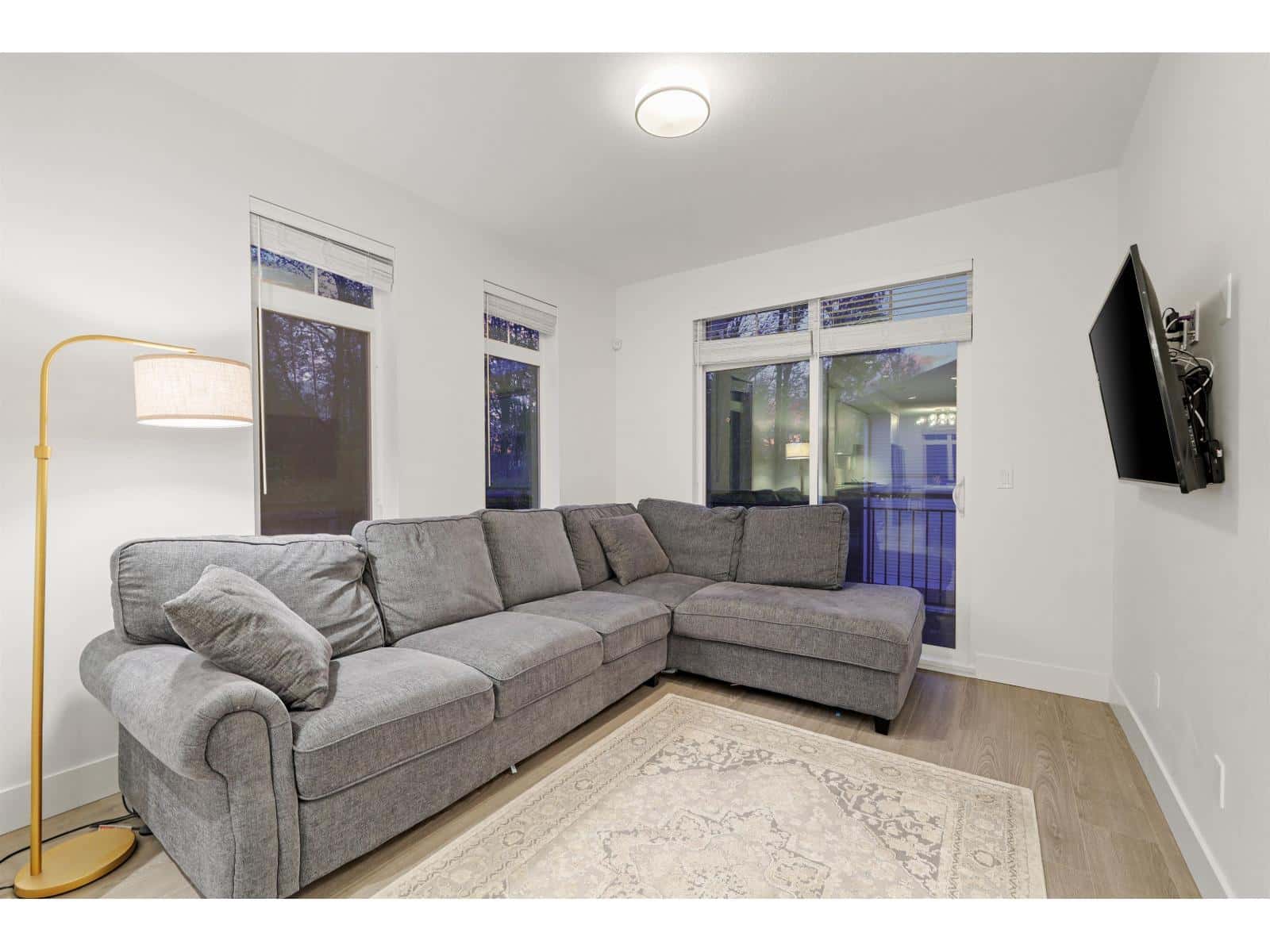 51 2070 OAK MEADOWS DRIVE — Surrey, British Columbia - Photo 4 of 36