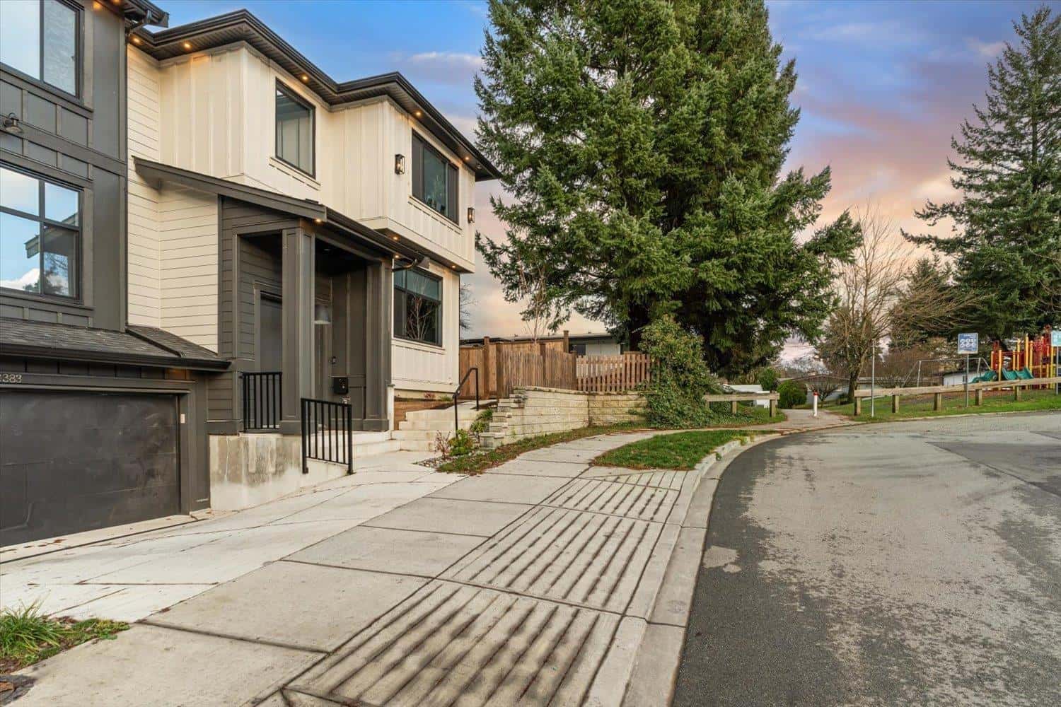 33383 SILVERTREE COURT — Abbotsford, British Columbia - Photo 2 of 37