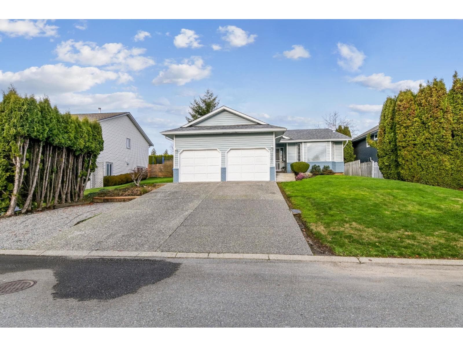 33251 TERRY FOX AVENUE — Abbotsford, British Columbia - Main photo