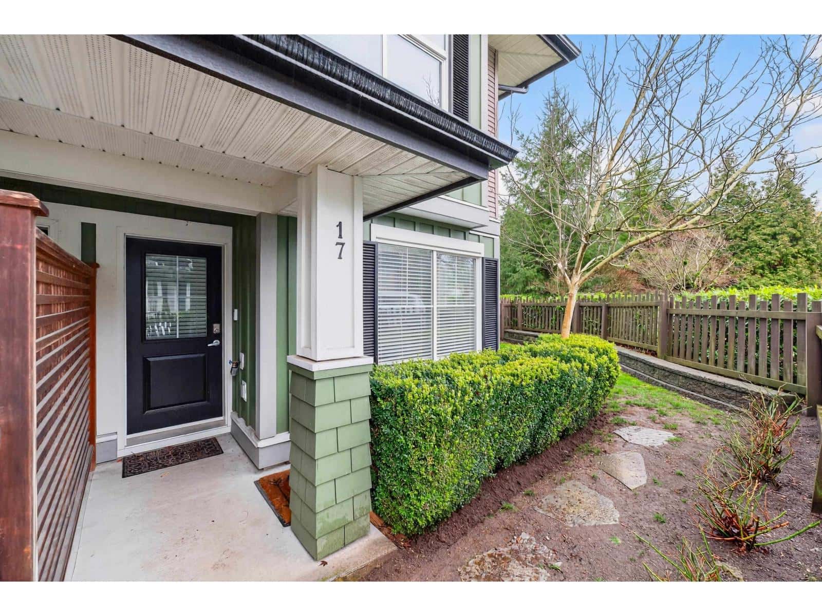 17 18211 70 AVENUE — Surrey, British Columbia - Photo 3 of 34