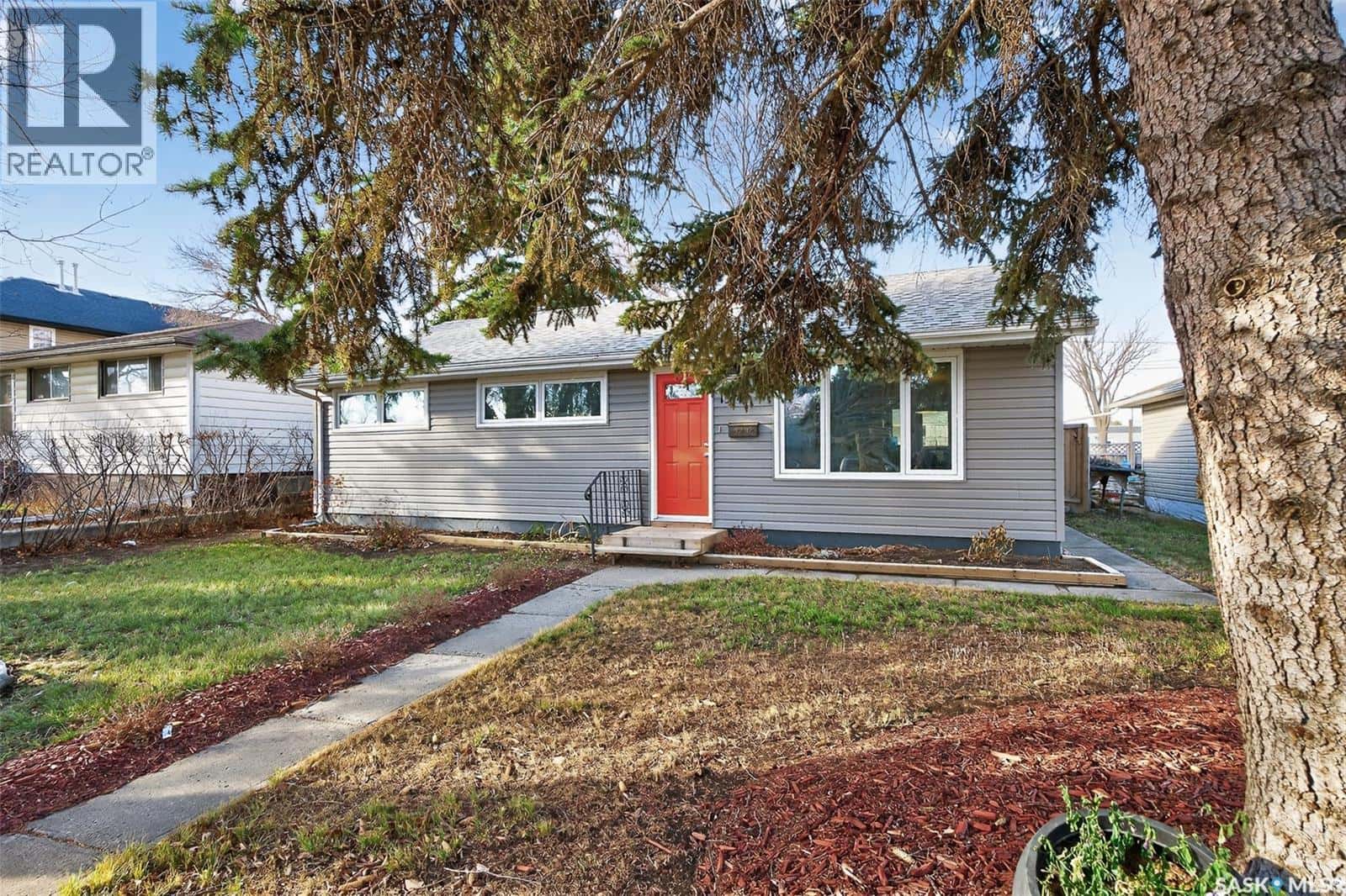 1314 7th AVENUE NW — Moose Jaw, Saskatchewan - Photo 5 of 46