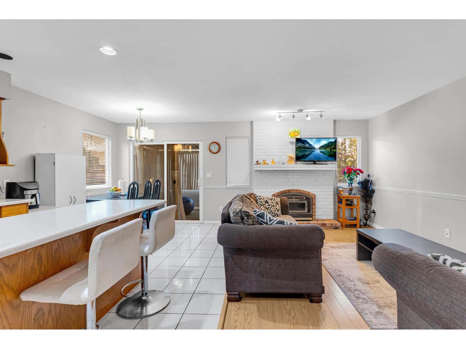 12905 65 AVENUE — Surrey, British Columbia - Photo 3 of 19