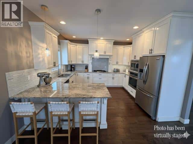 10712 109 STREET — Fort St. John, British Columbia - Photo 3 of 39