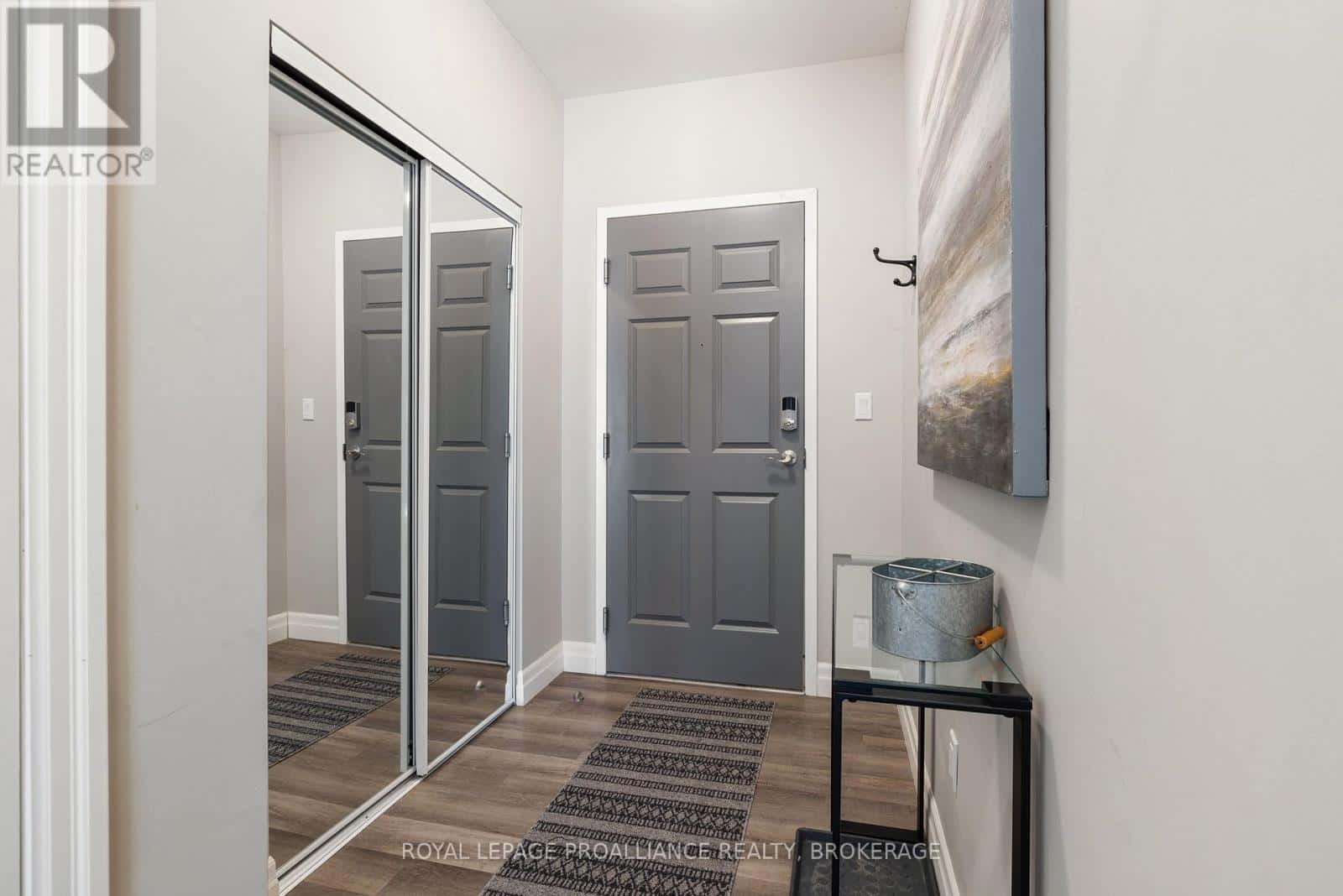 113 - 501 FRONTENAC STREET — Kingston (East of Sir John A. Blvd), Ontario - Photo 2 of 26