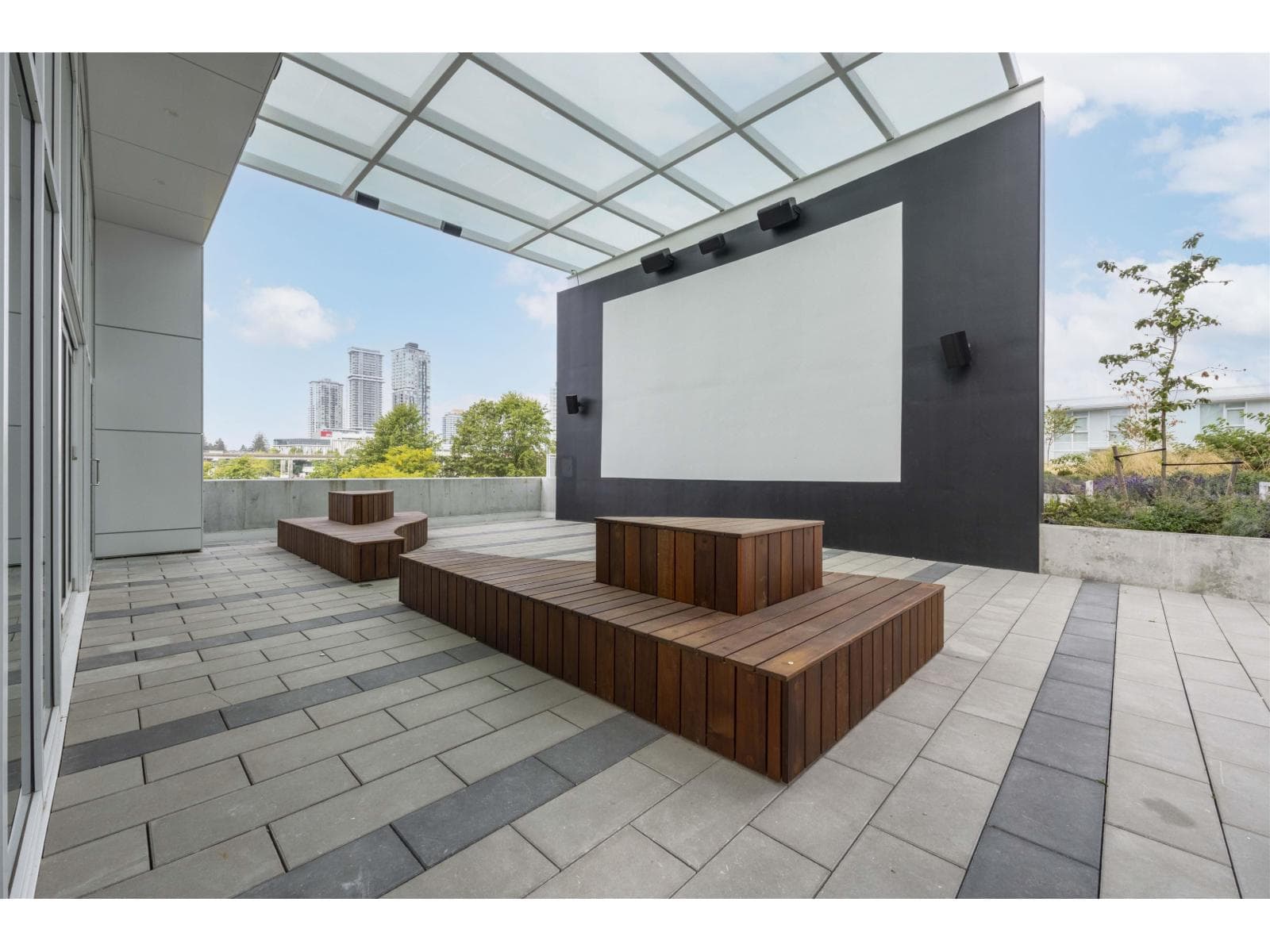 1201 13685 102 AVENUE — Surrey, British Columbia - Main photo