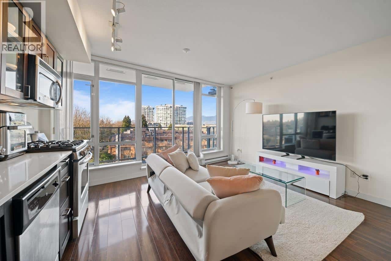 612 4888 NANAIMO STREET — Vancouver, British Columbia - Photo 3 of 19