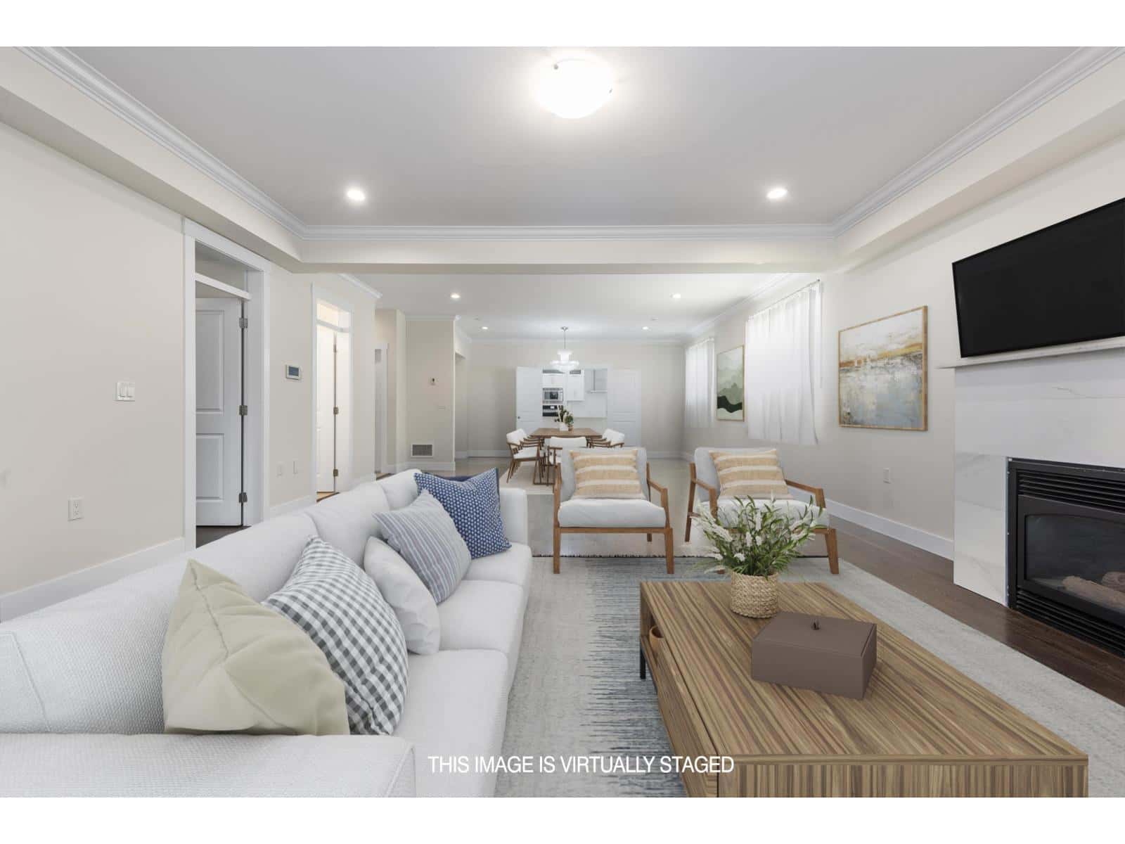 13766 NORTH BLUFF ROAD — White Rock, British Columbia - Photo 4 of 37