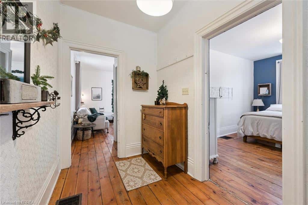 17 BALL Street — Paris, Ontario - Photo 4 of 45