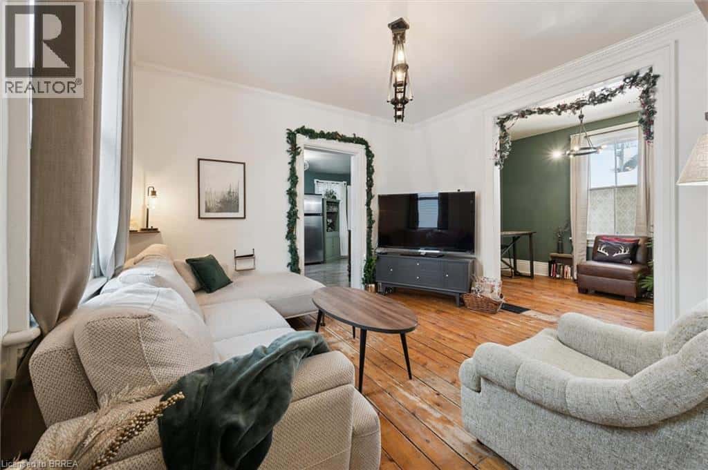 17 BALL Street — Paris, Ontario - Photo 5 of 45