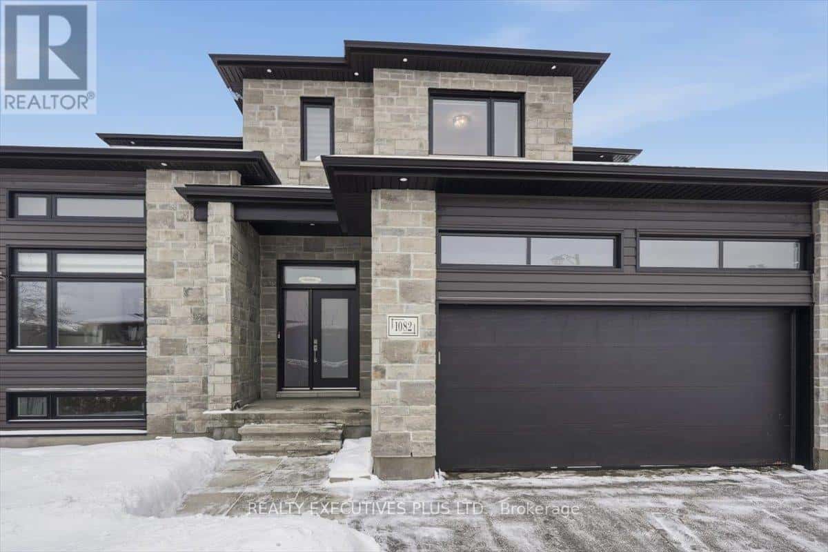 1082 DOCTEUR CORBEIL BOULEVARD — Clarence-Rockland, Ontario - Photo 2 of 44