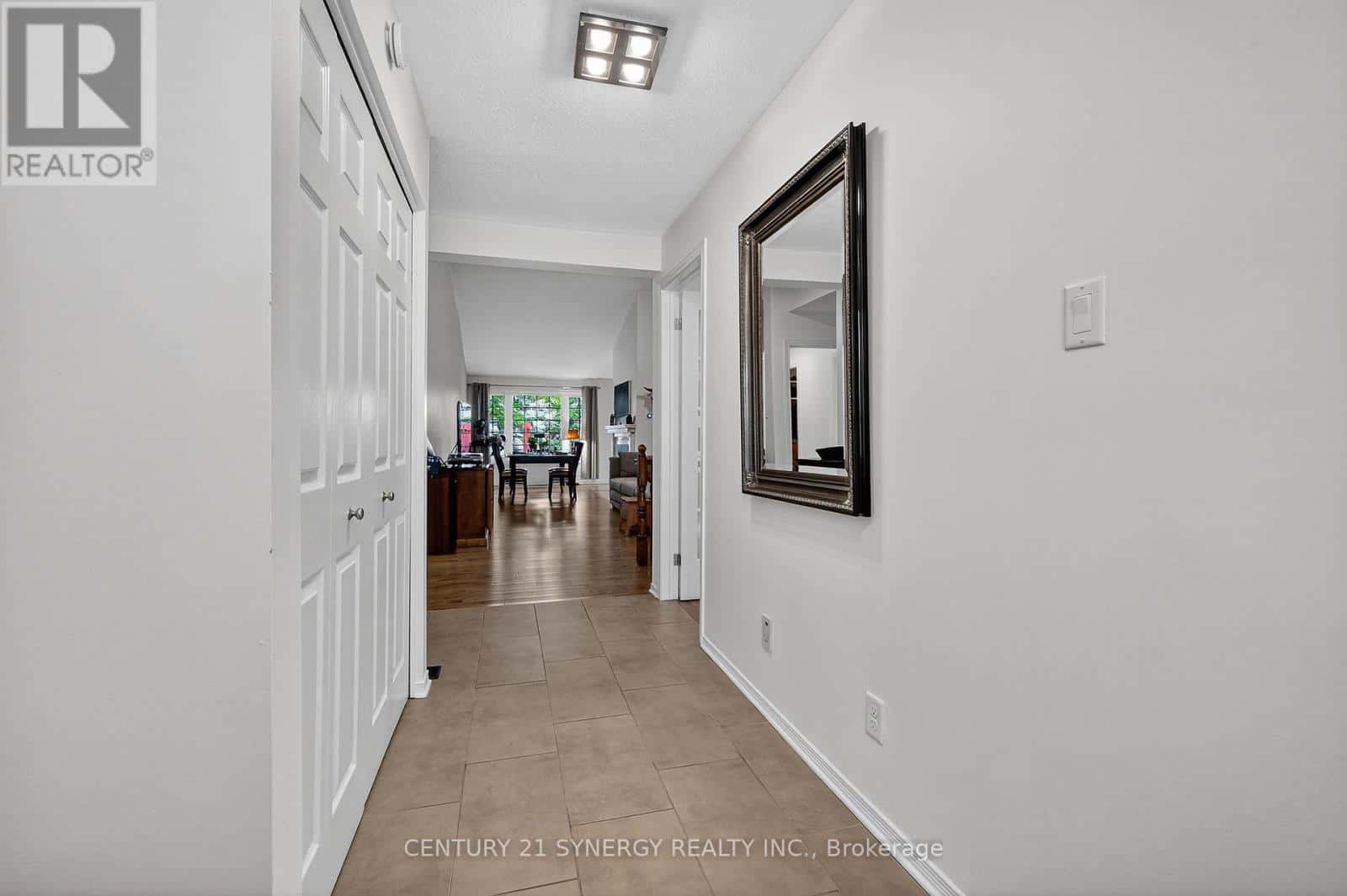 47 - 18 OYSTER BAY COURT — Ottawa, Ontario - Photo 3 of 50