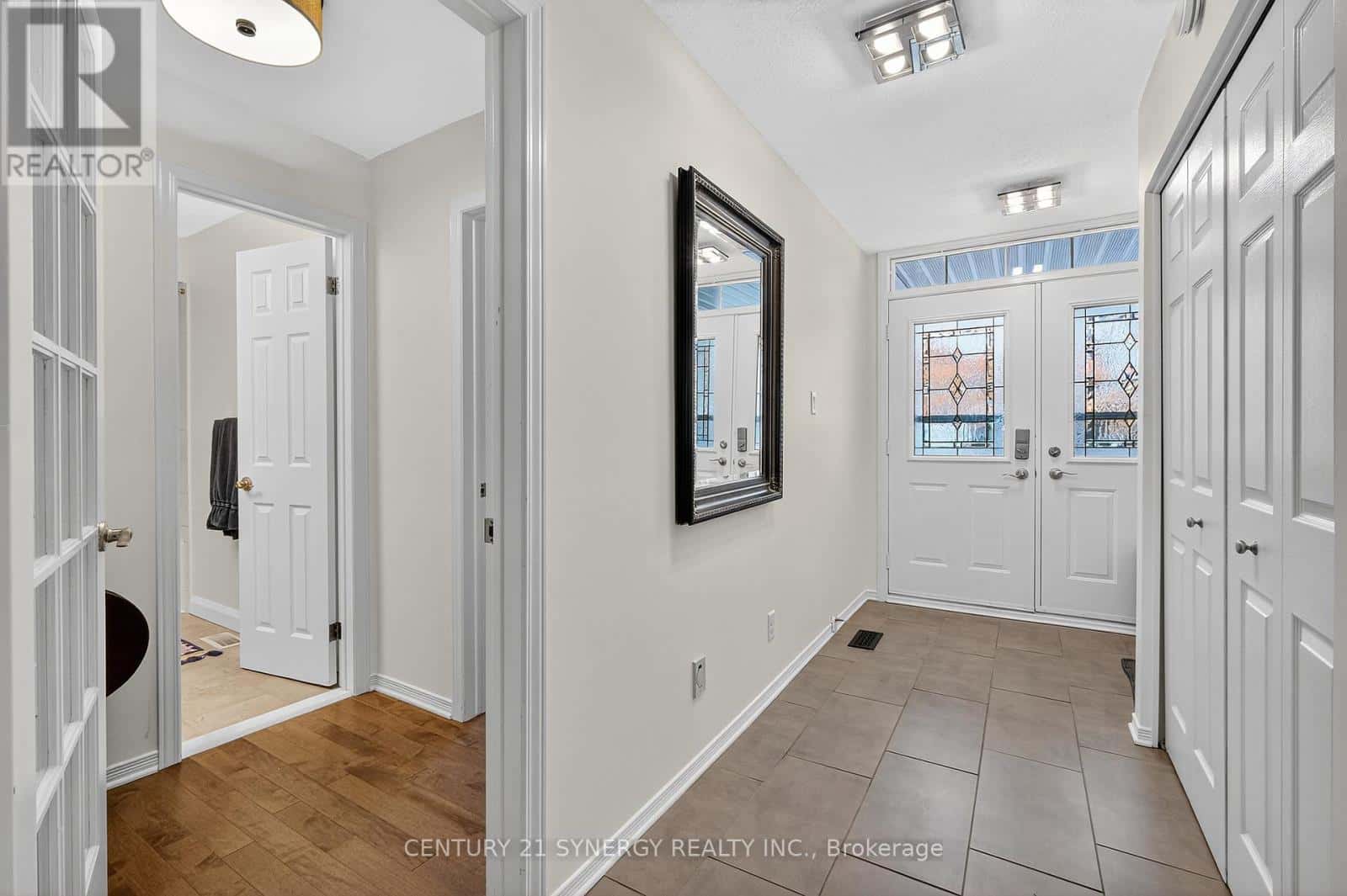 47 - 18 OYSTER BAY COURT — Ottawa, Ontario - Photo 4 of 50