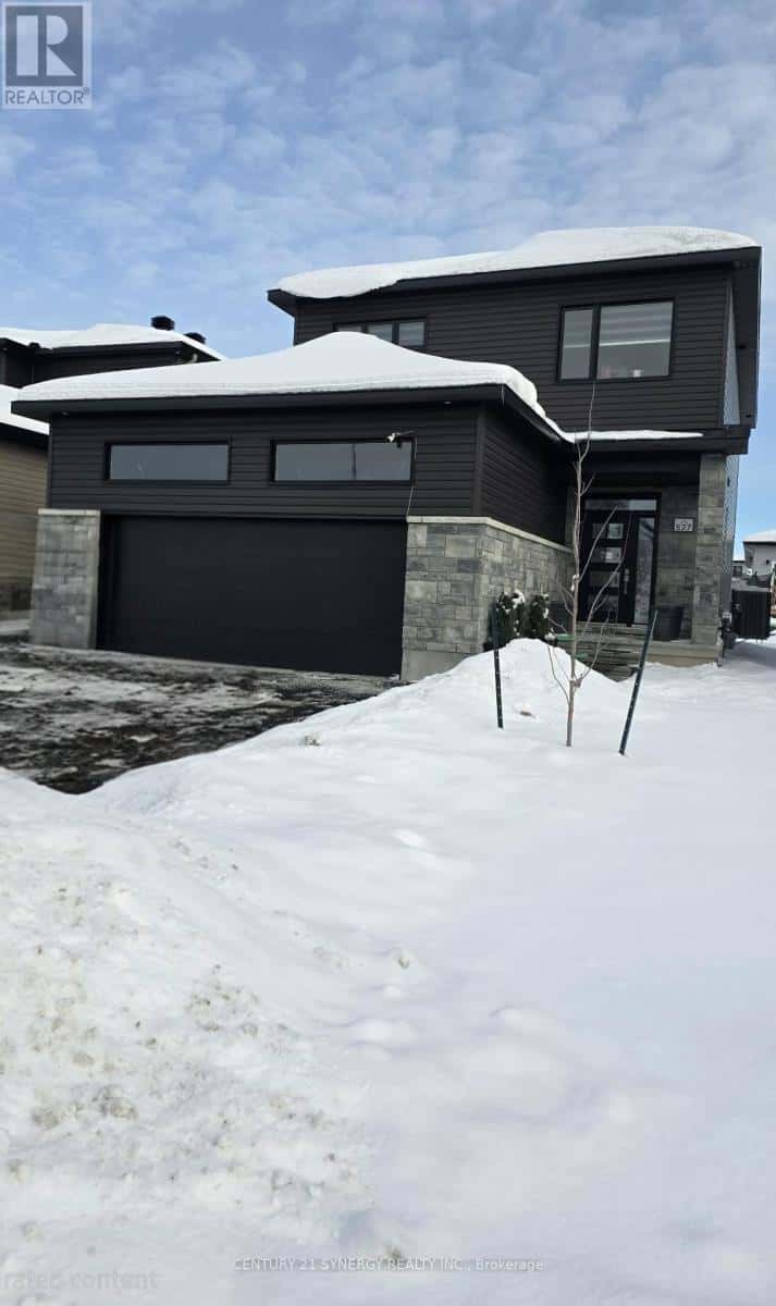 527 CHAMBORD STREET — Alfred and Plantagenet, Ontario - Photo 2 of 8