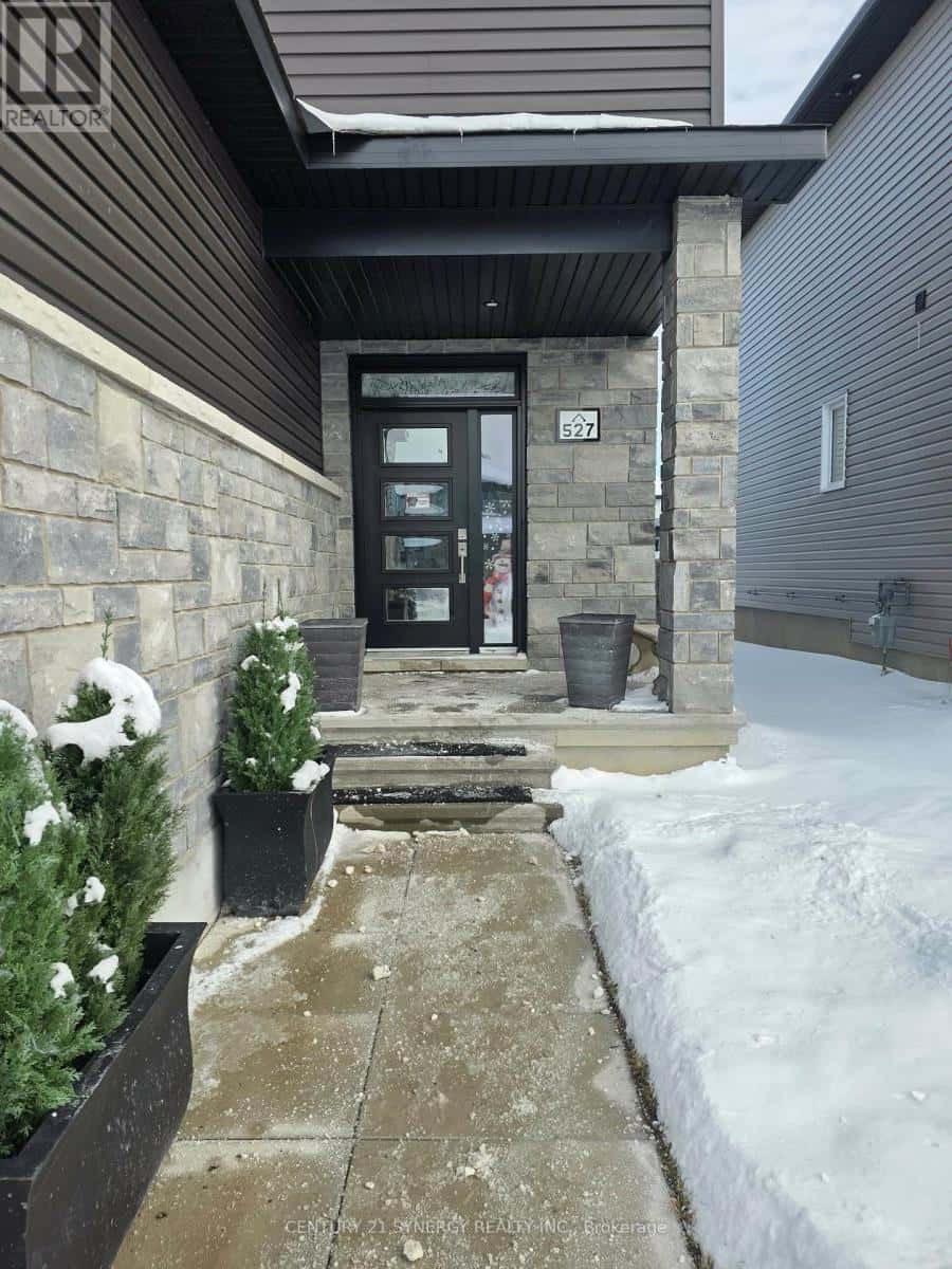 527 CHAMBORD STREET — Alfred and Plantagenet, Ontario - Photo 3 of 8